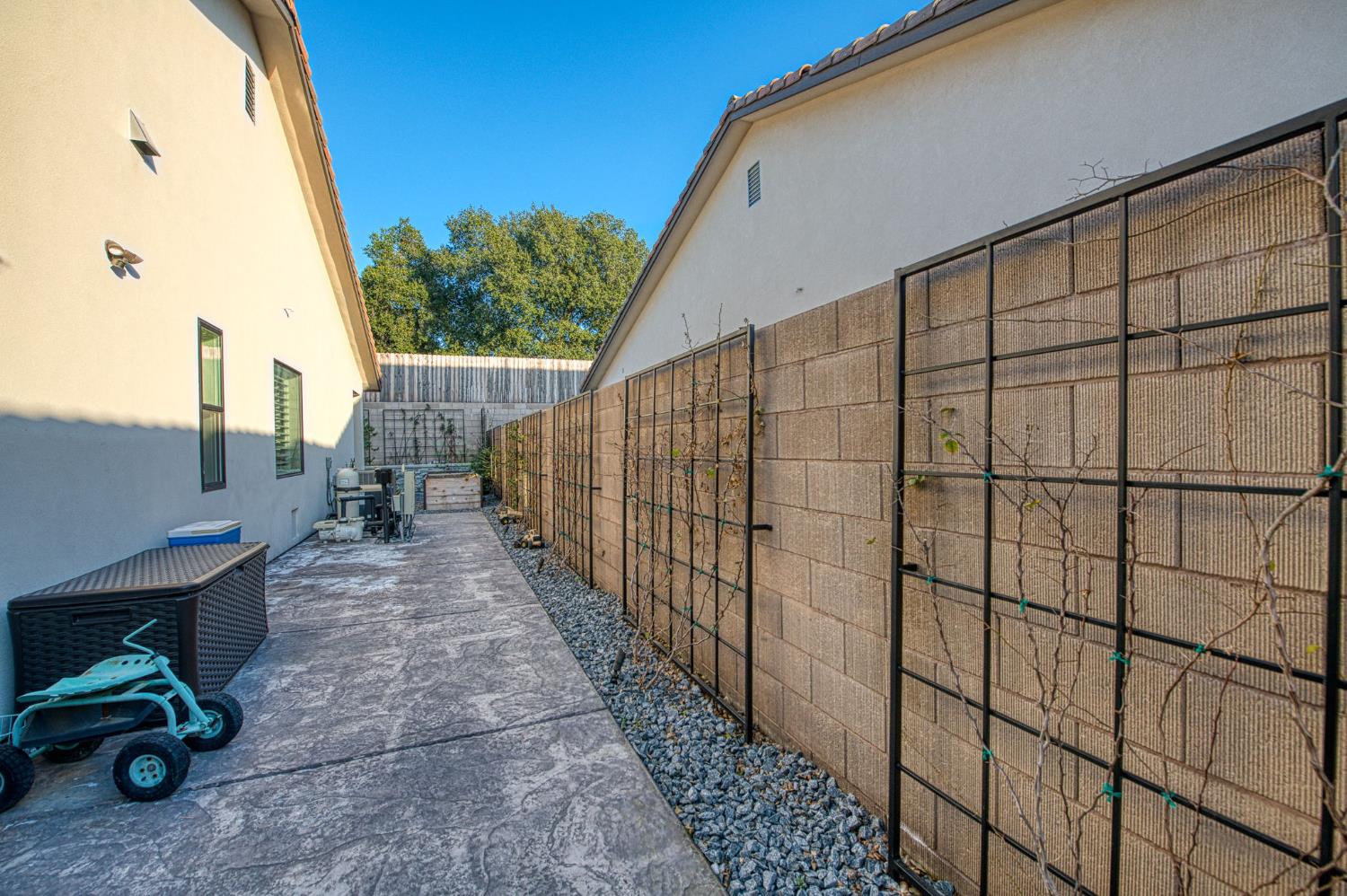 11132 N El Encanto Ln, Fresno, CA 93730