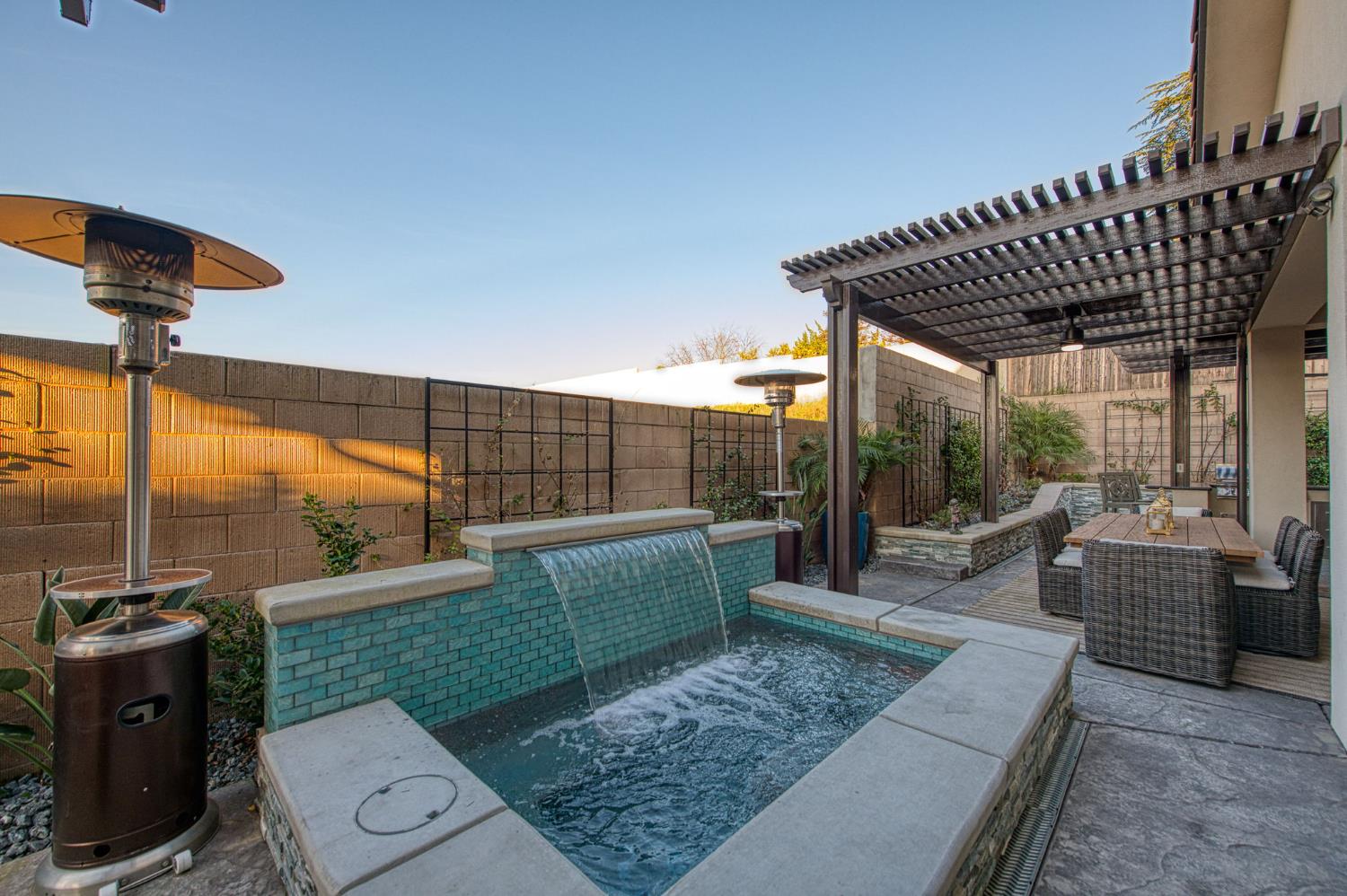 11132 N El Encanto Ln, Fresno, CA 93730