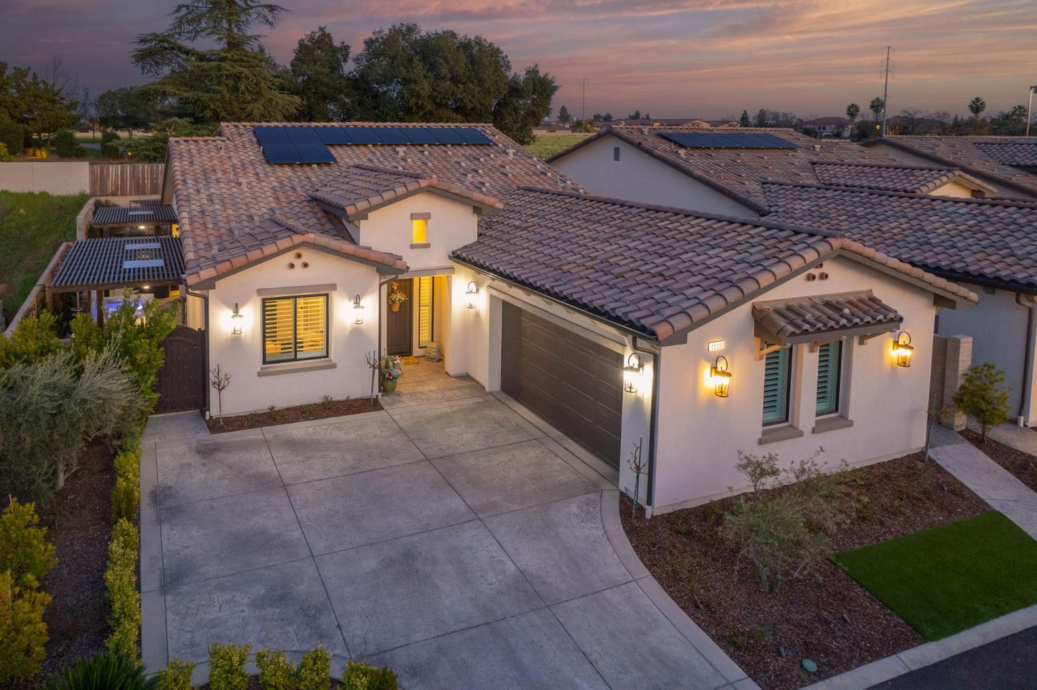 11132 N El Encanto Ln, Fresno, CA 93730