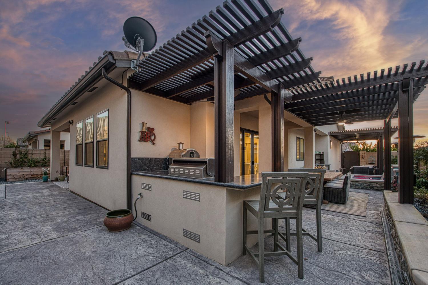 11132 N El Encanto Ln, Fresno, CA 93730