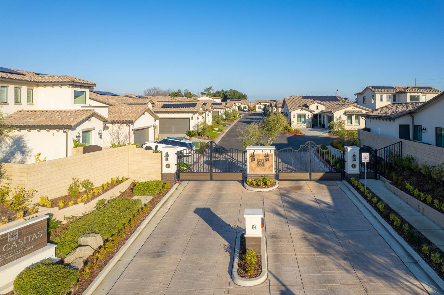 11132 N El Encanto Ln, Fresno, CA 93730