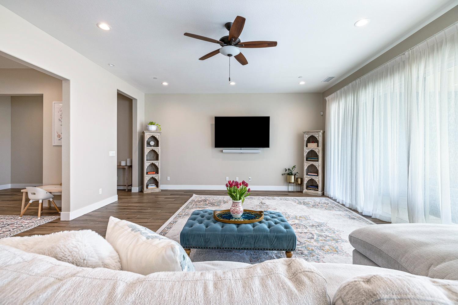 944 Horizon Dr, Madera, CA 93636