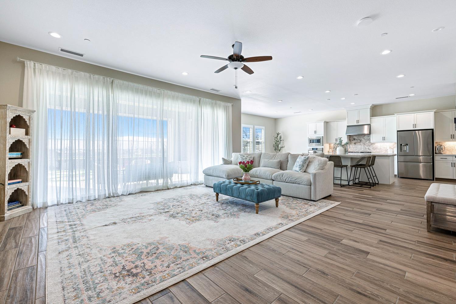 944 Horizon Dr, Madera, CA 93636