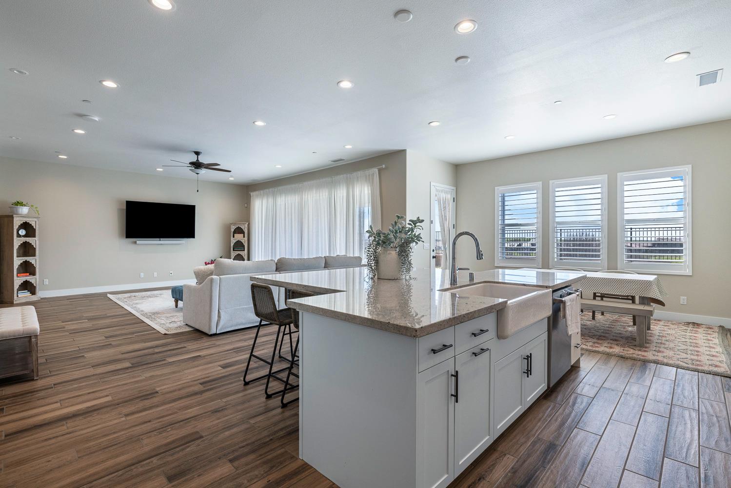 944 Horizon Dr, Madera, CA 93636