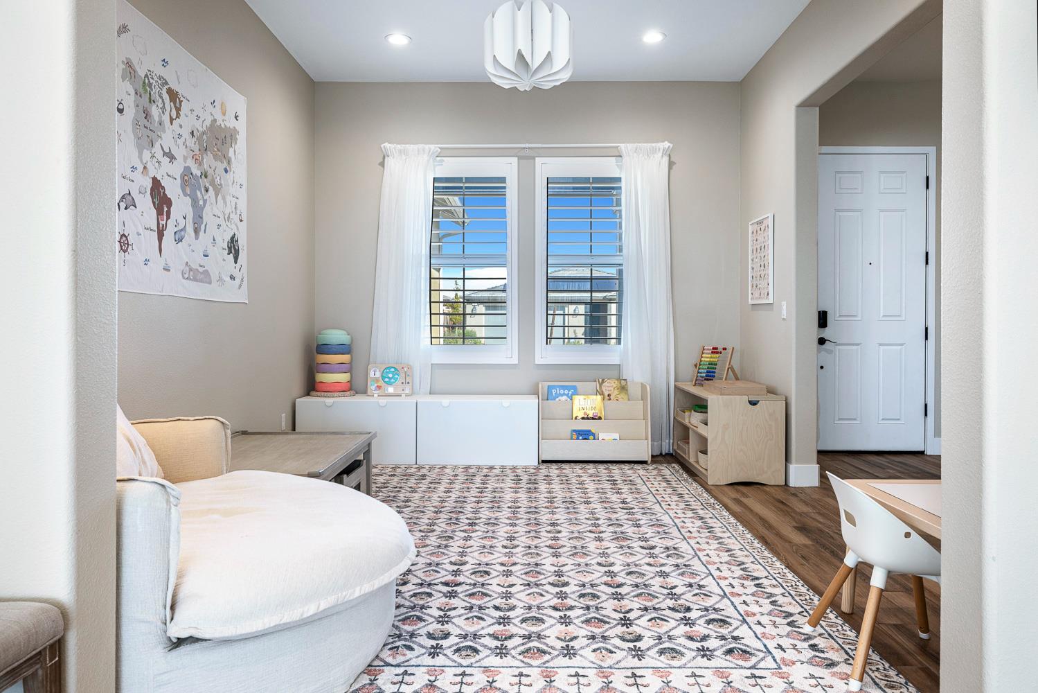 944 Horizon Dr, Madera, CA 93636