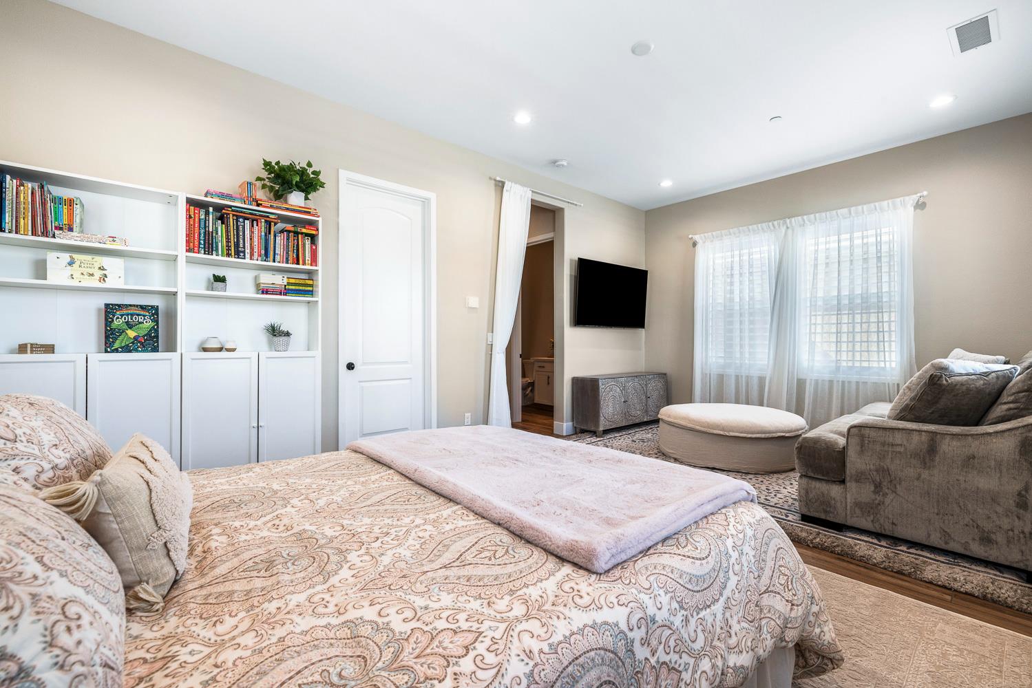 944 Horizon Dr, Madera, CA 93636