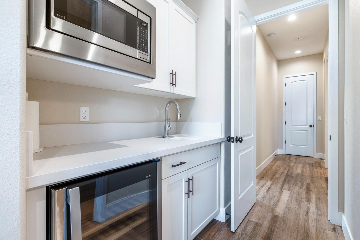 944 Horizon Dr, Madera, CA 93636