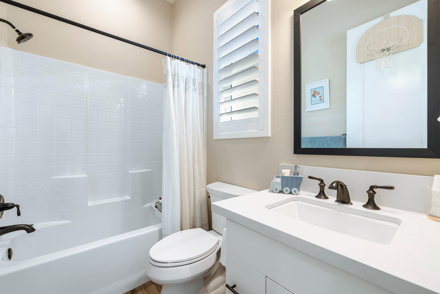 944 Horizon Dr, Madera, CA 93636