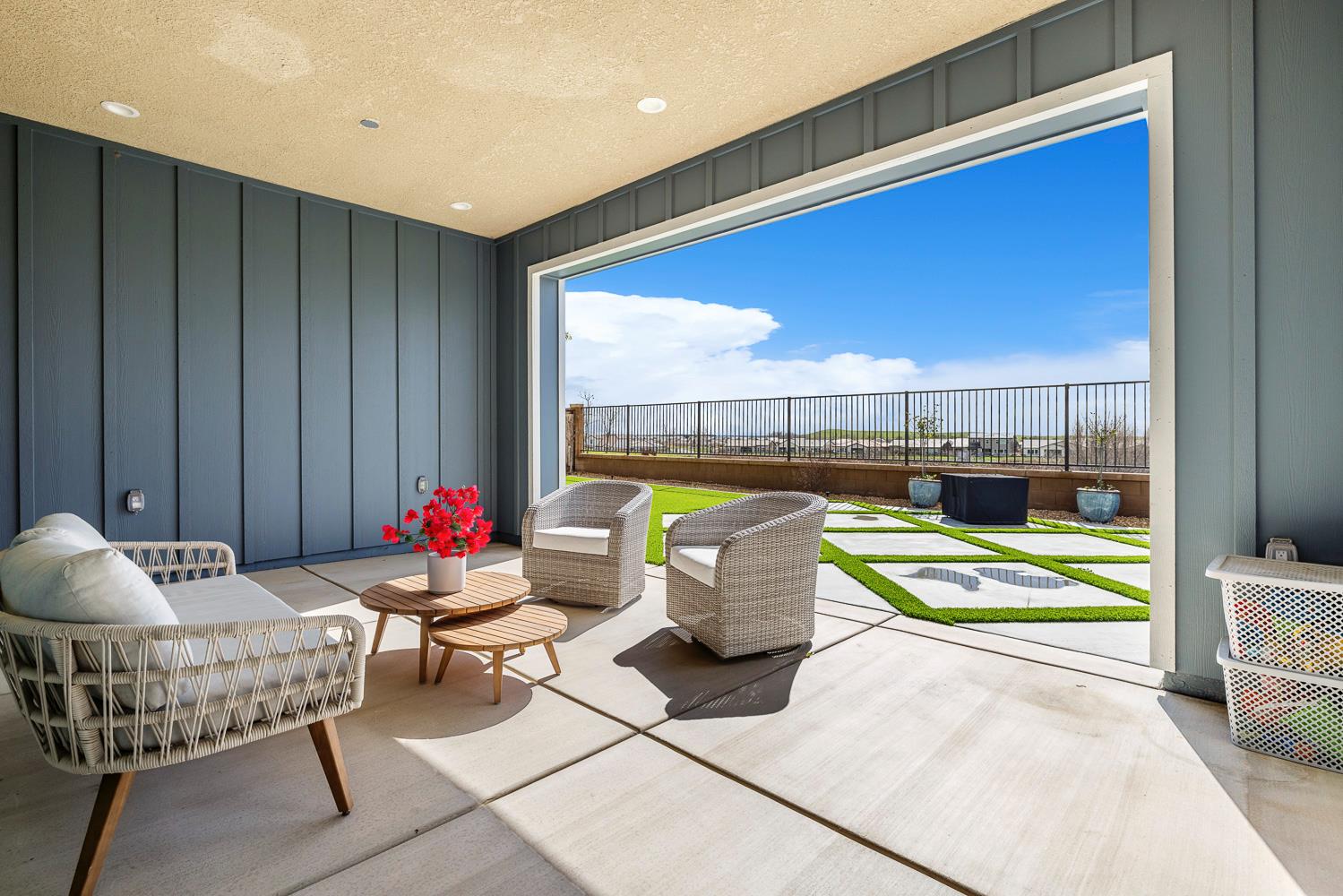 944 Horizon Dr, Madera, CA 93636