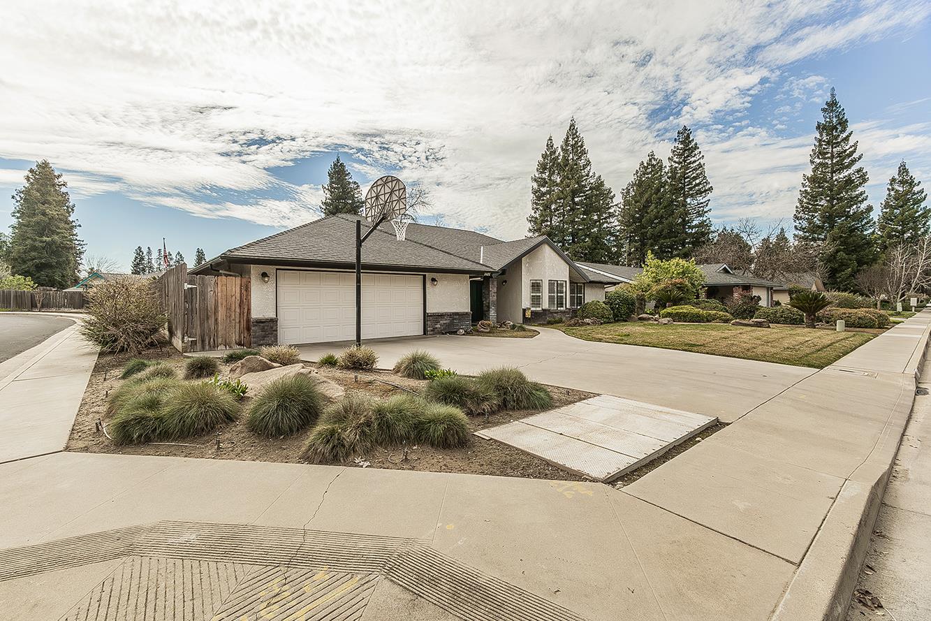 1405 W Flora Ave, Reedley, CA 93654