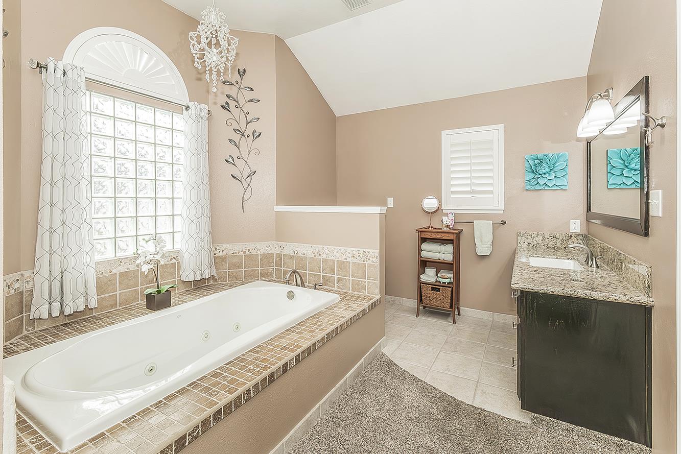 1405 W Flora Ave, Reedley, CA 93654