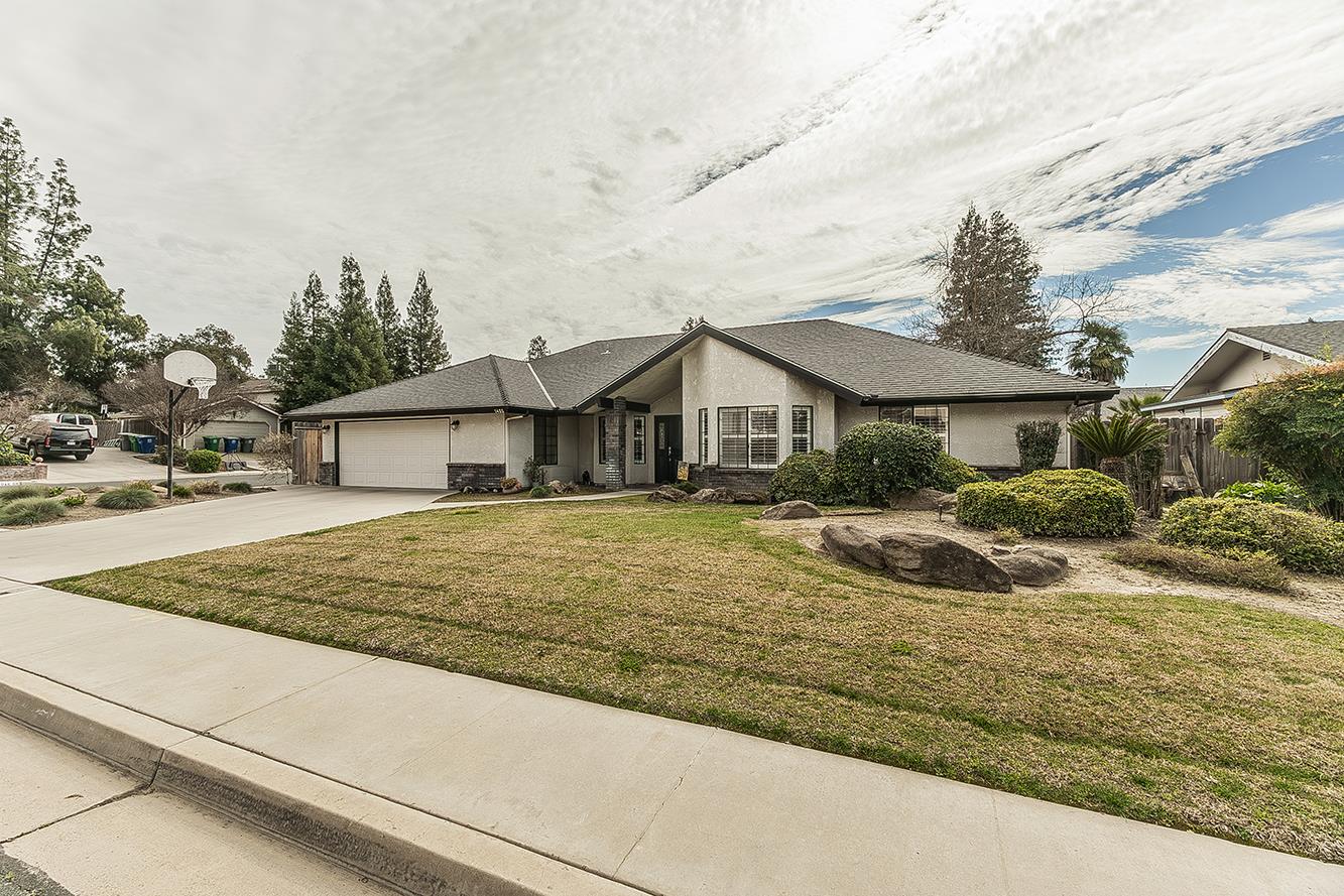 1405 W Flora Ave, Reedley, CA 93654