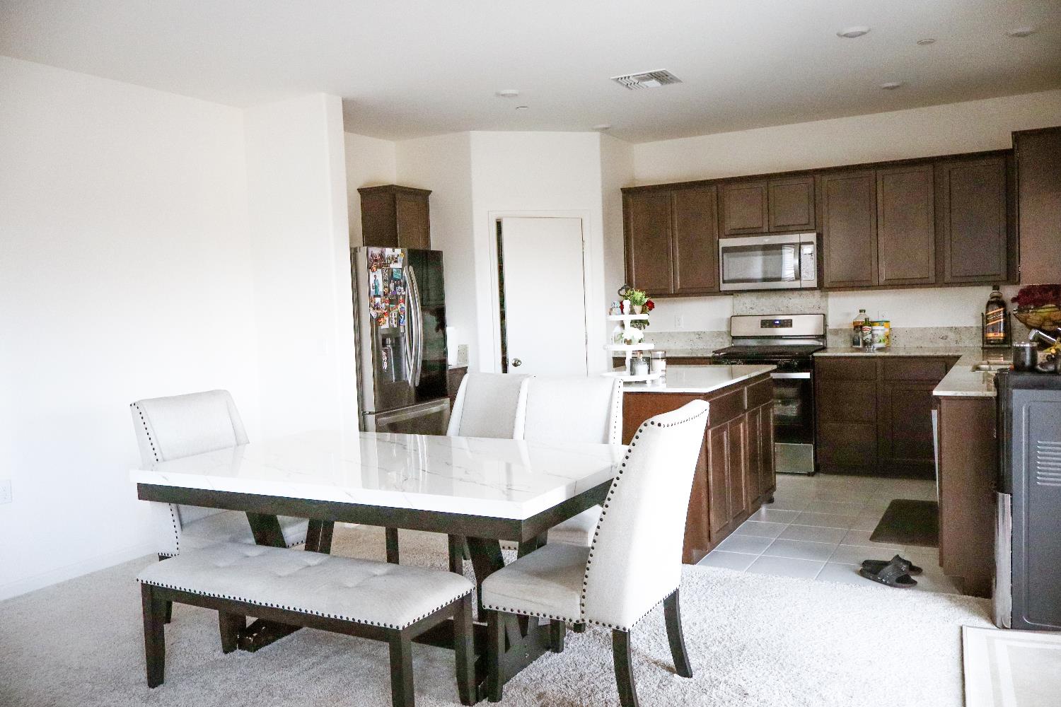 672 N Apricot, Fresno, CA 93727