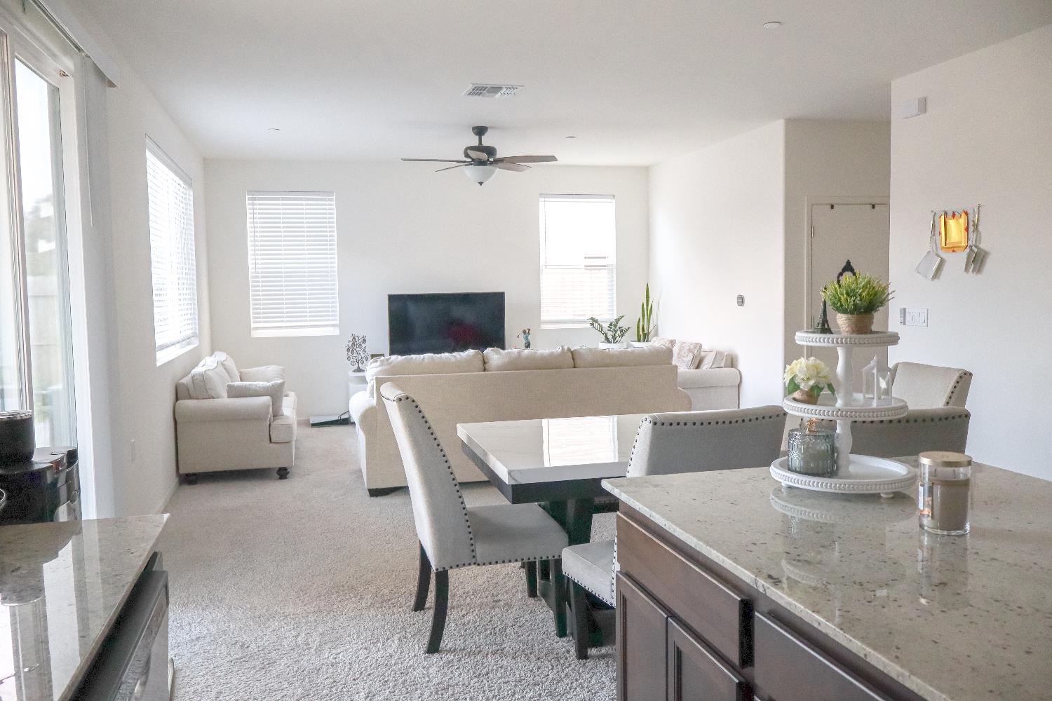 672 N Apricot, Fresno, CA 93727