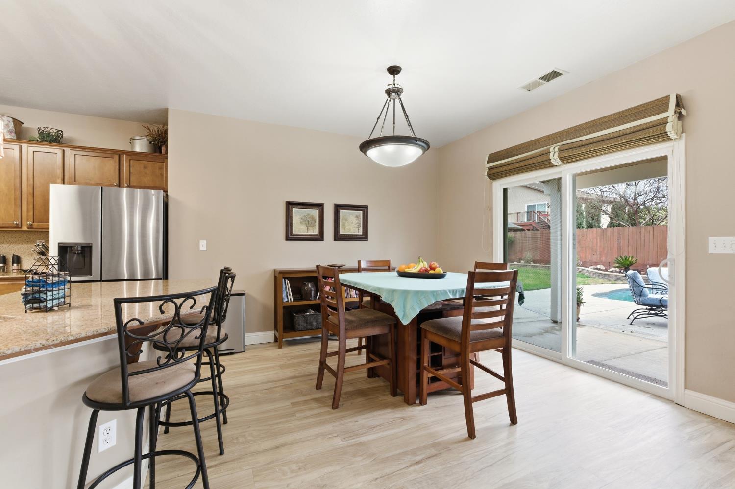 1906 W Tudor Ln, Hanford, CA 93230