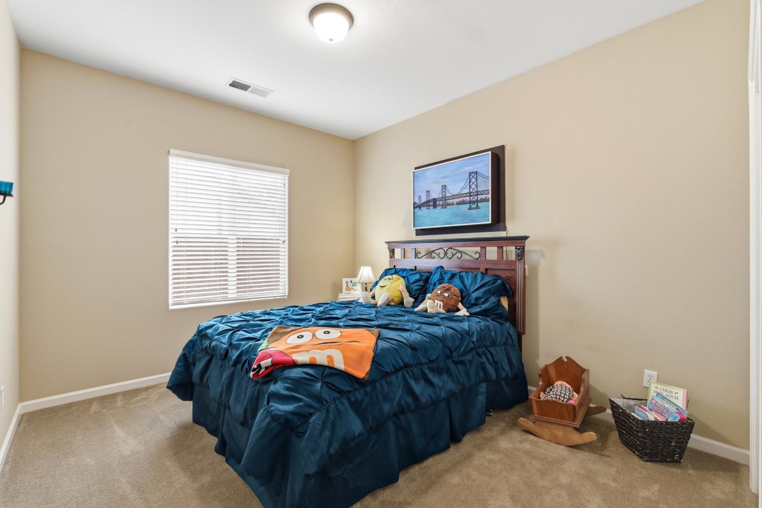 1906 W Tudor Ln, Hanford, CA 93230