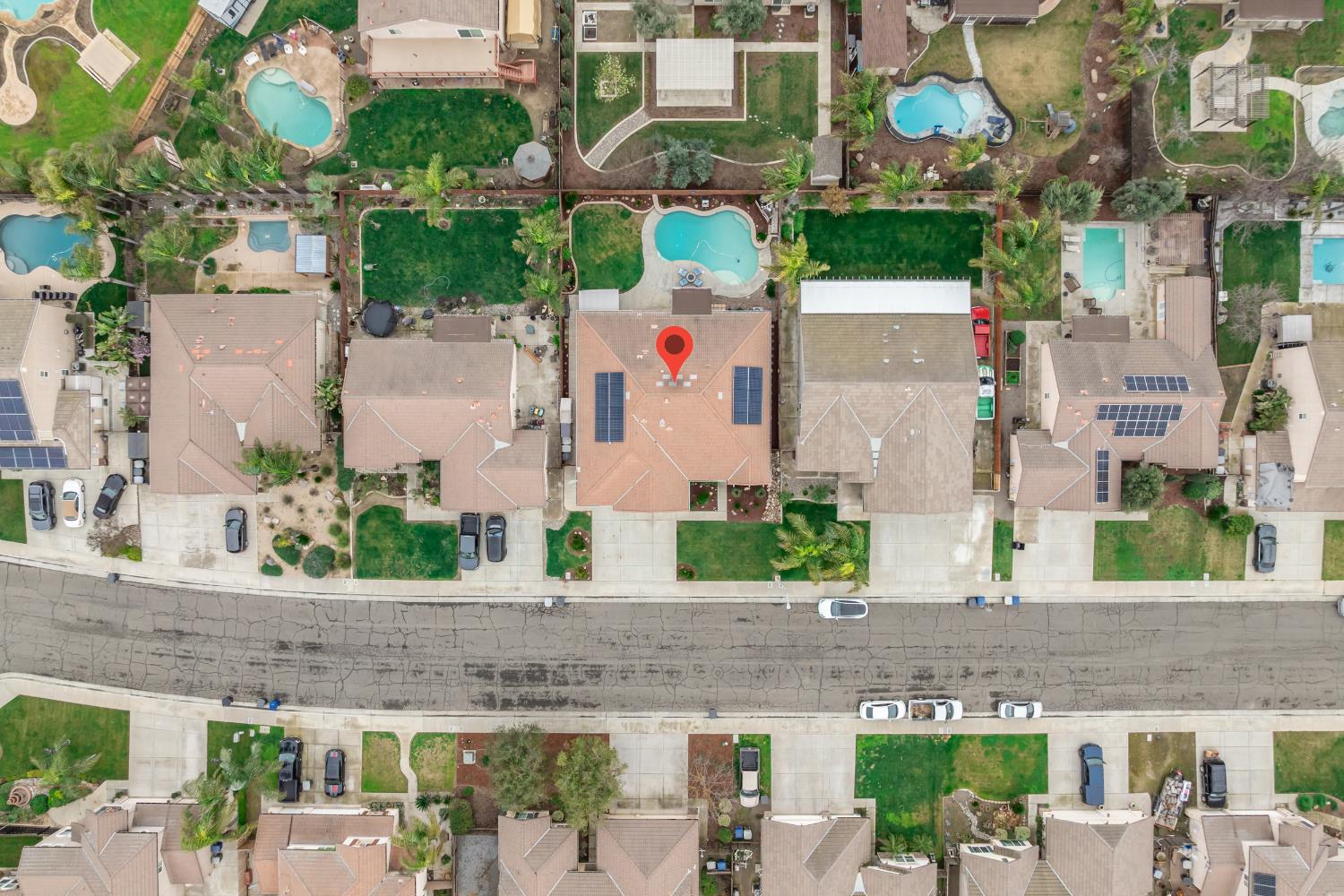 1906 W Tudor Ln, Hanford, CA 93230