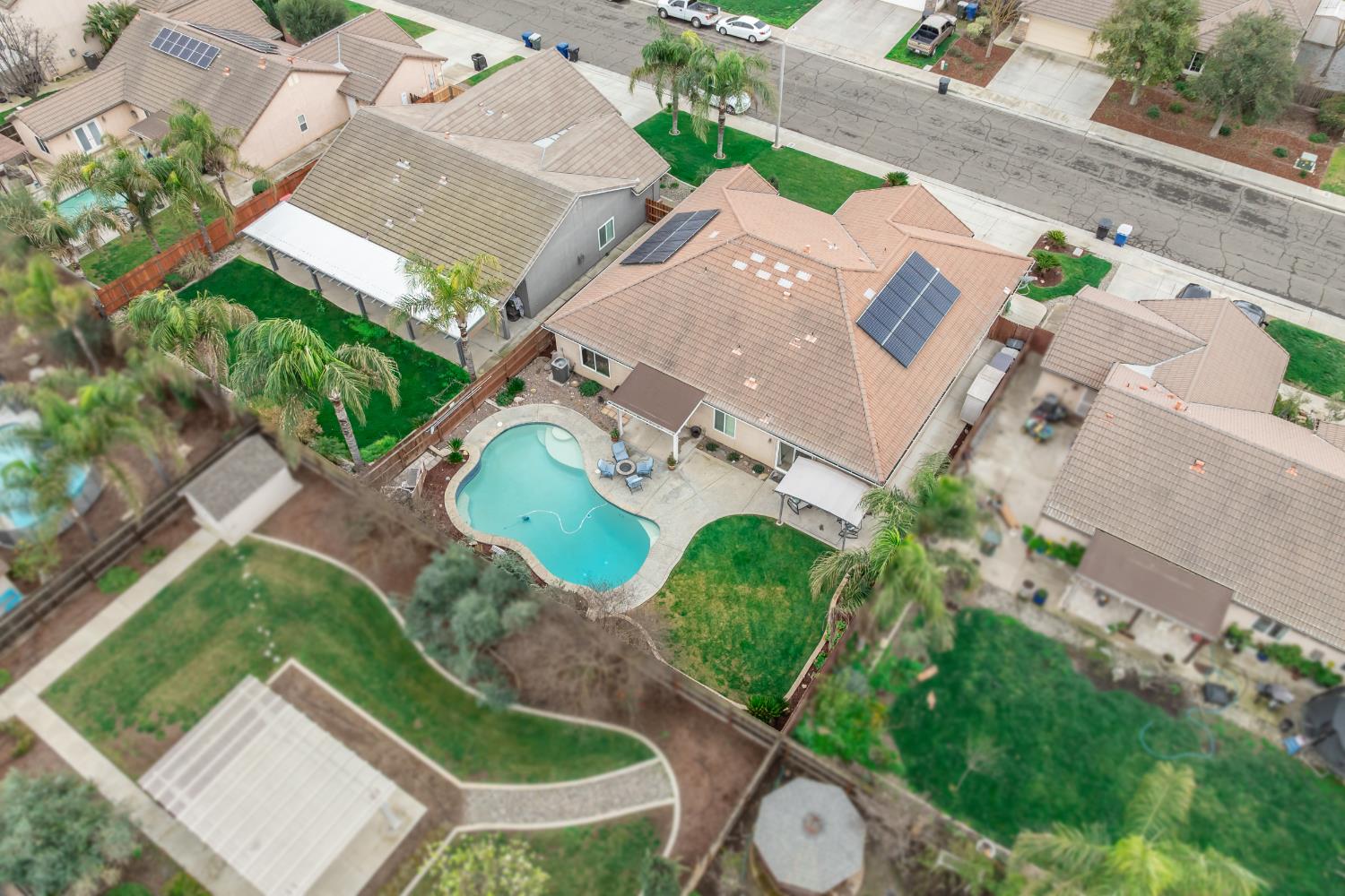 1906 W Tudor Ln, Hanford, CA 93230