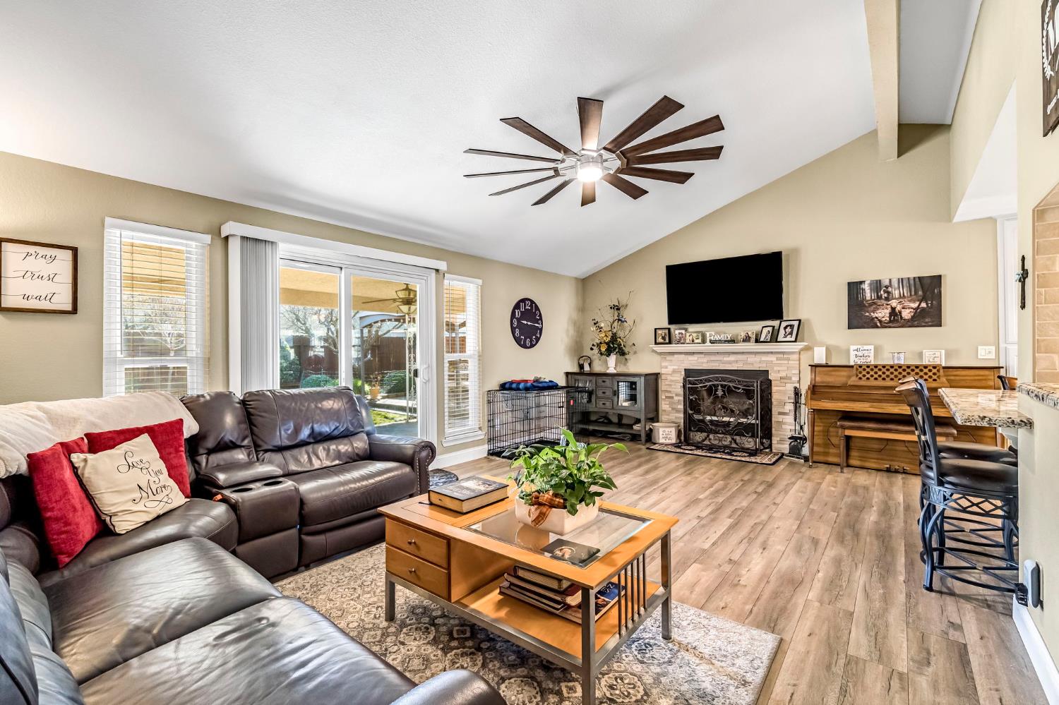 6156 N Constance Ave, Fresno, CA 93722