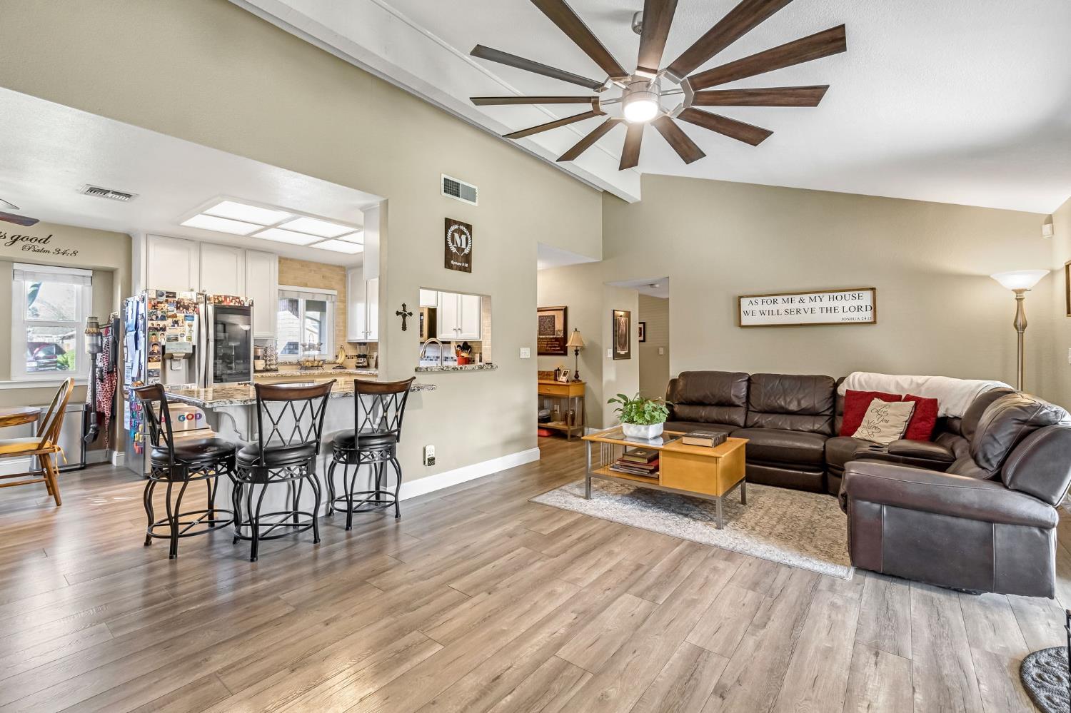 6156 N Constance Ave, Fresno, CA 93722