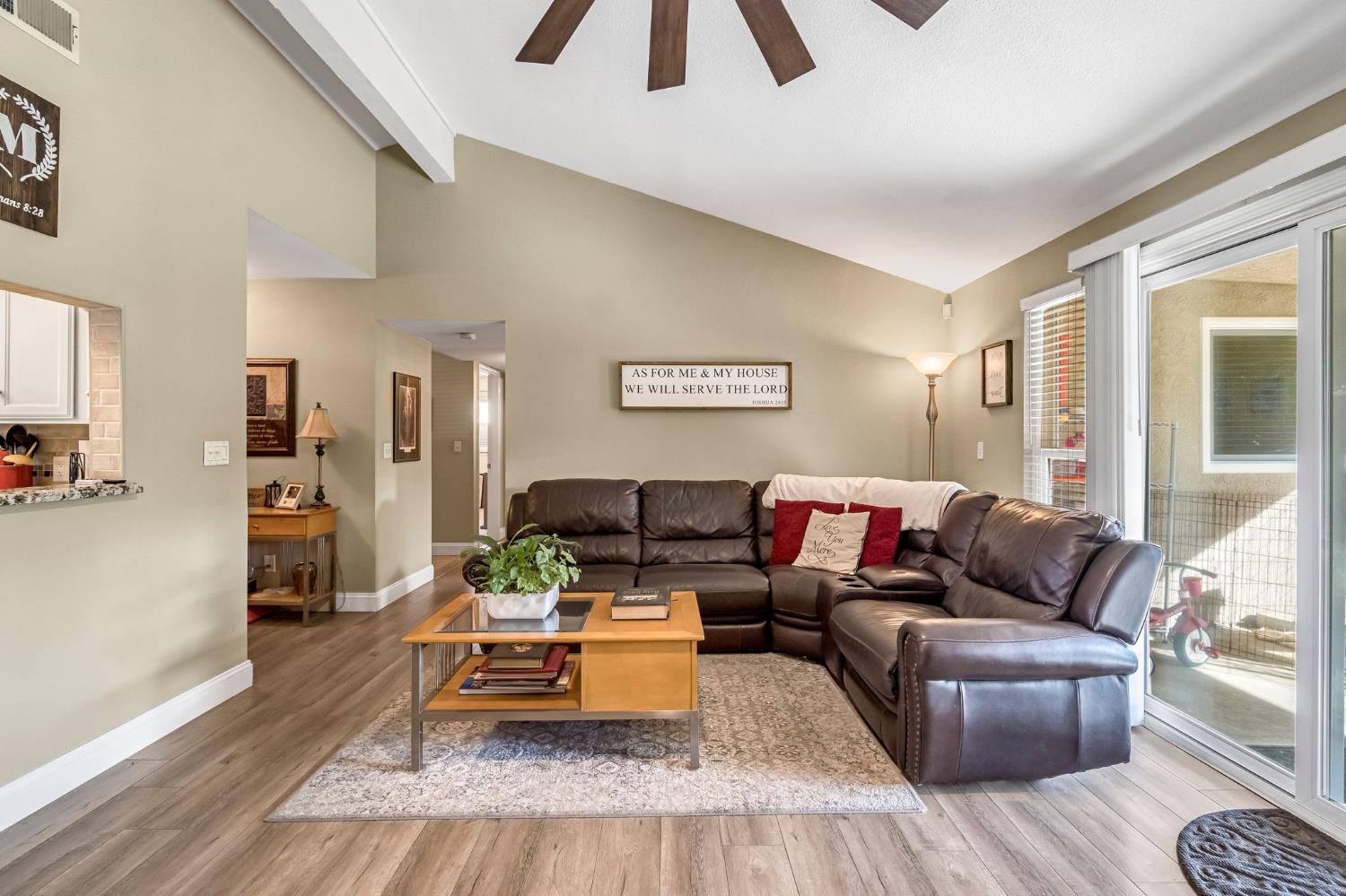 6156 N Constance Ave, Fresno, CA 93722