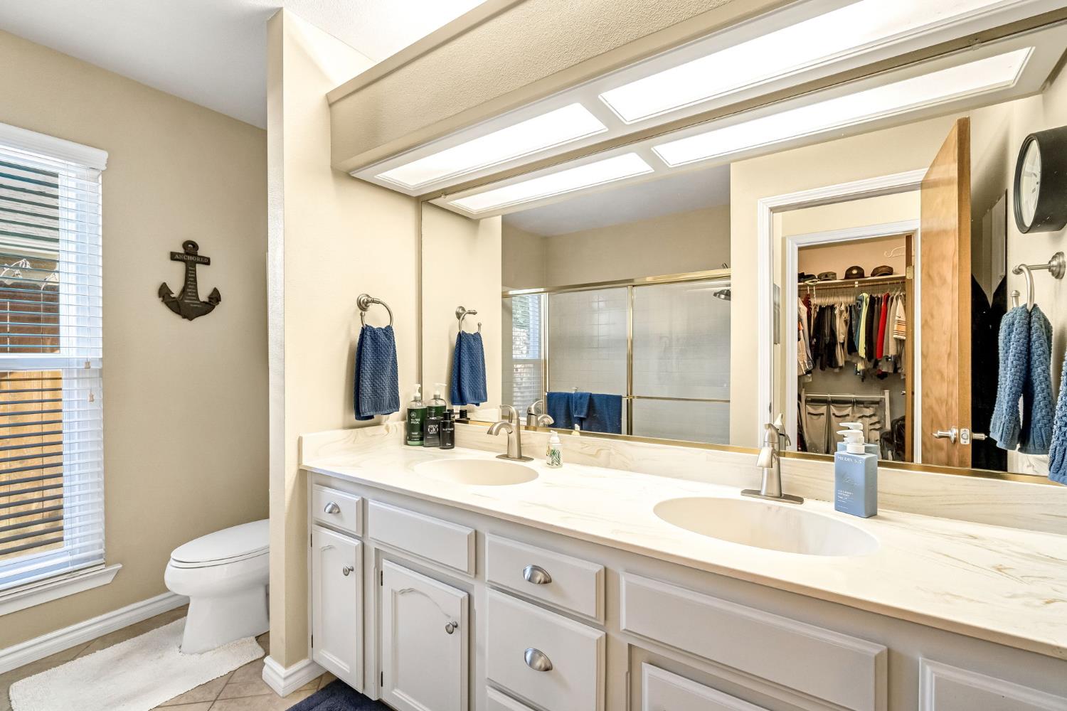 6156 N Constance Ave, Fresno, CA 93722