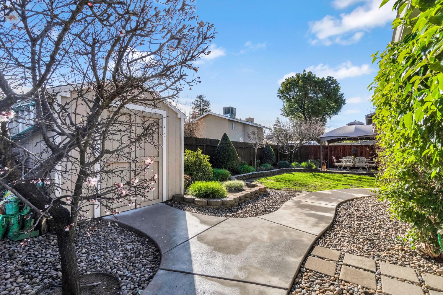 6156 N Constance Ave, Fresno, CA 93722