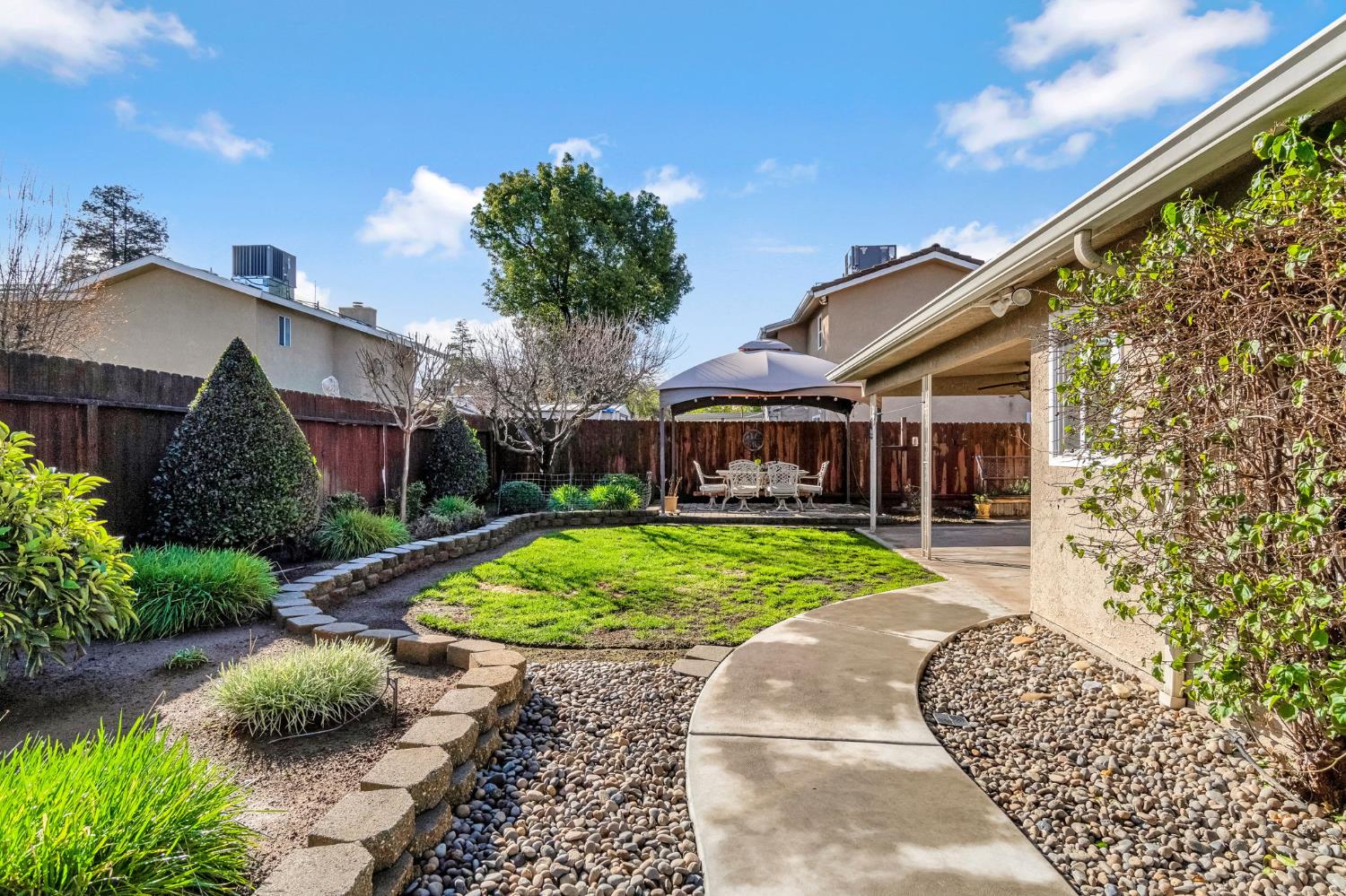 6156 N Constance Ave, Fresno, CA 93722