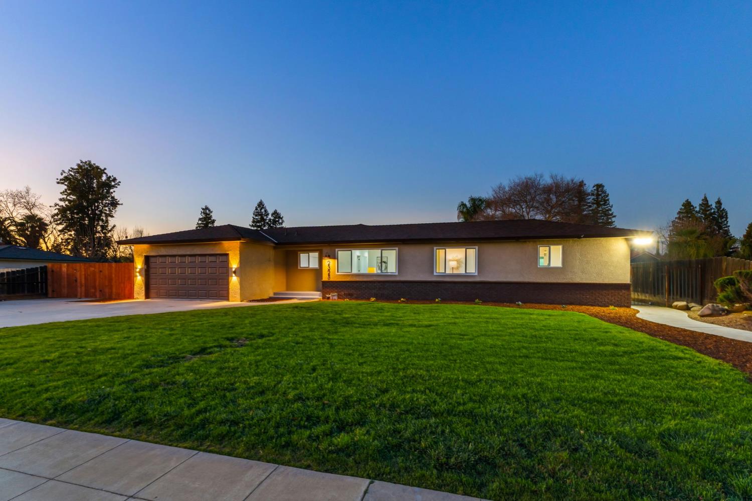 2325 sierra, Clovis, CA 93611