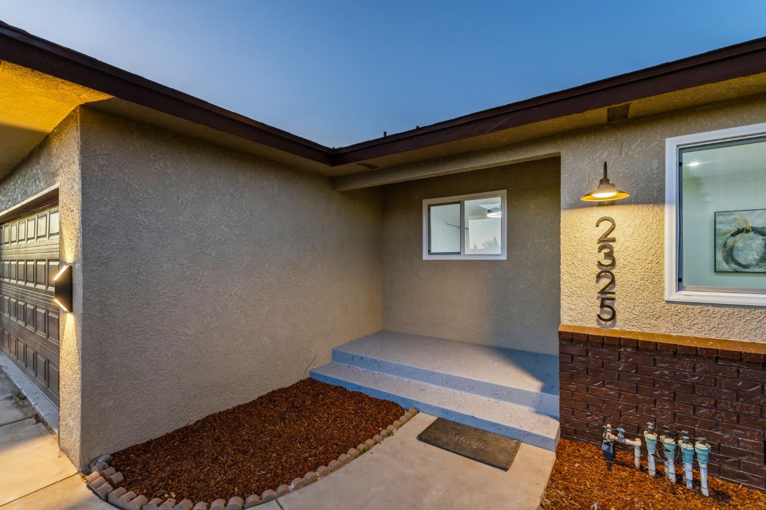 2325 sierra, Clovis, CA 93611