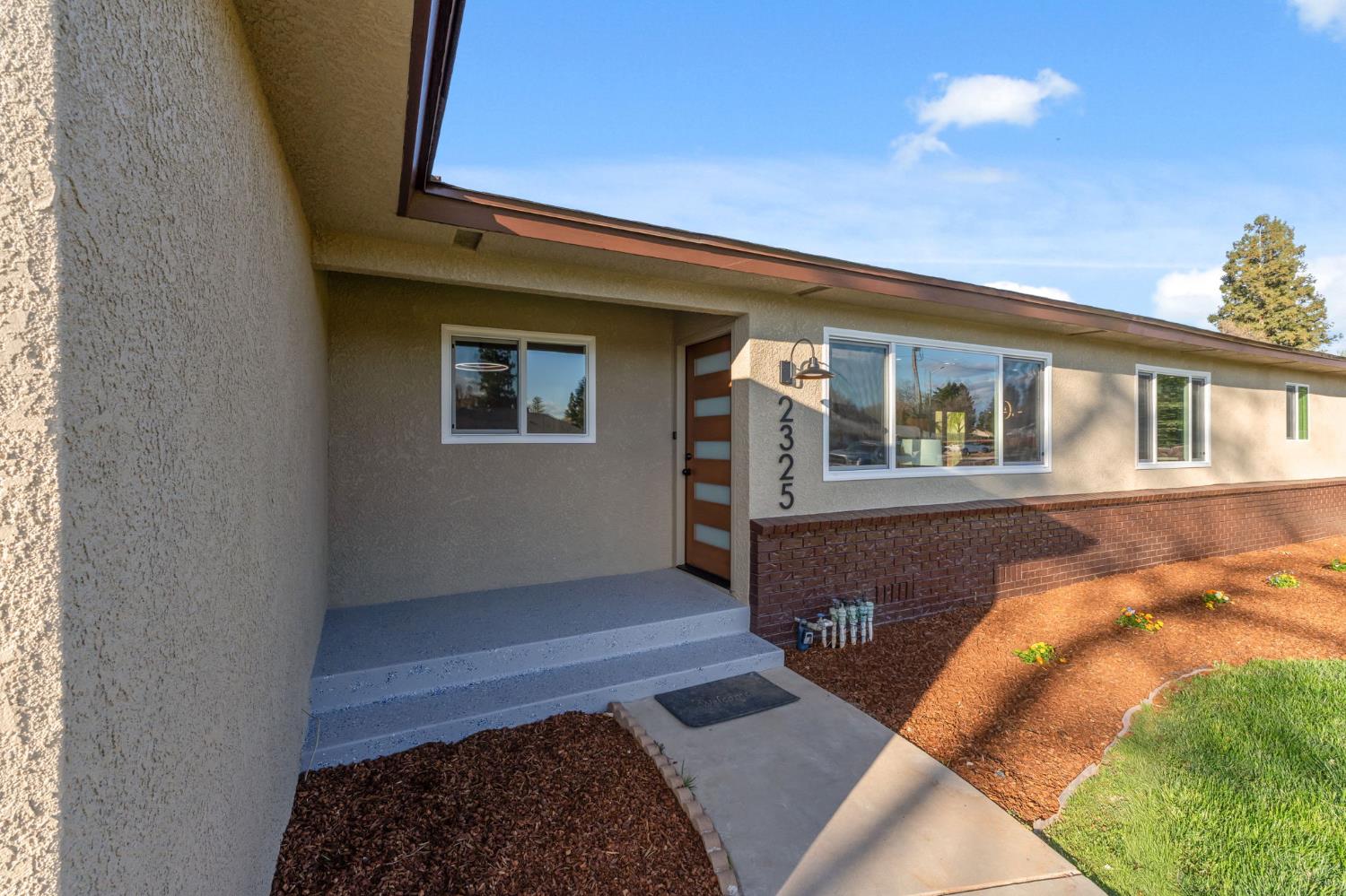 2325 sierra, Clovis, CA 93611