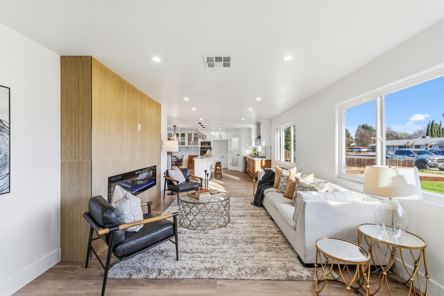 2325 sierra, Clovis, CA 93611