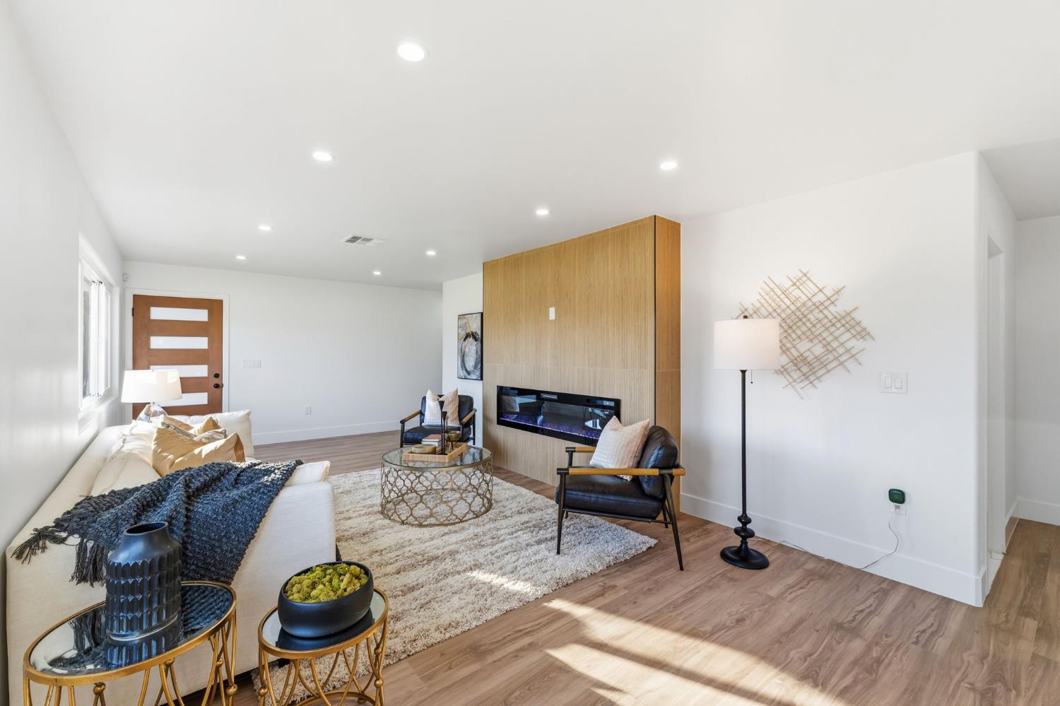 2325 sierra, Clovis, CA 93611