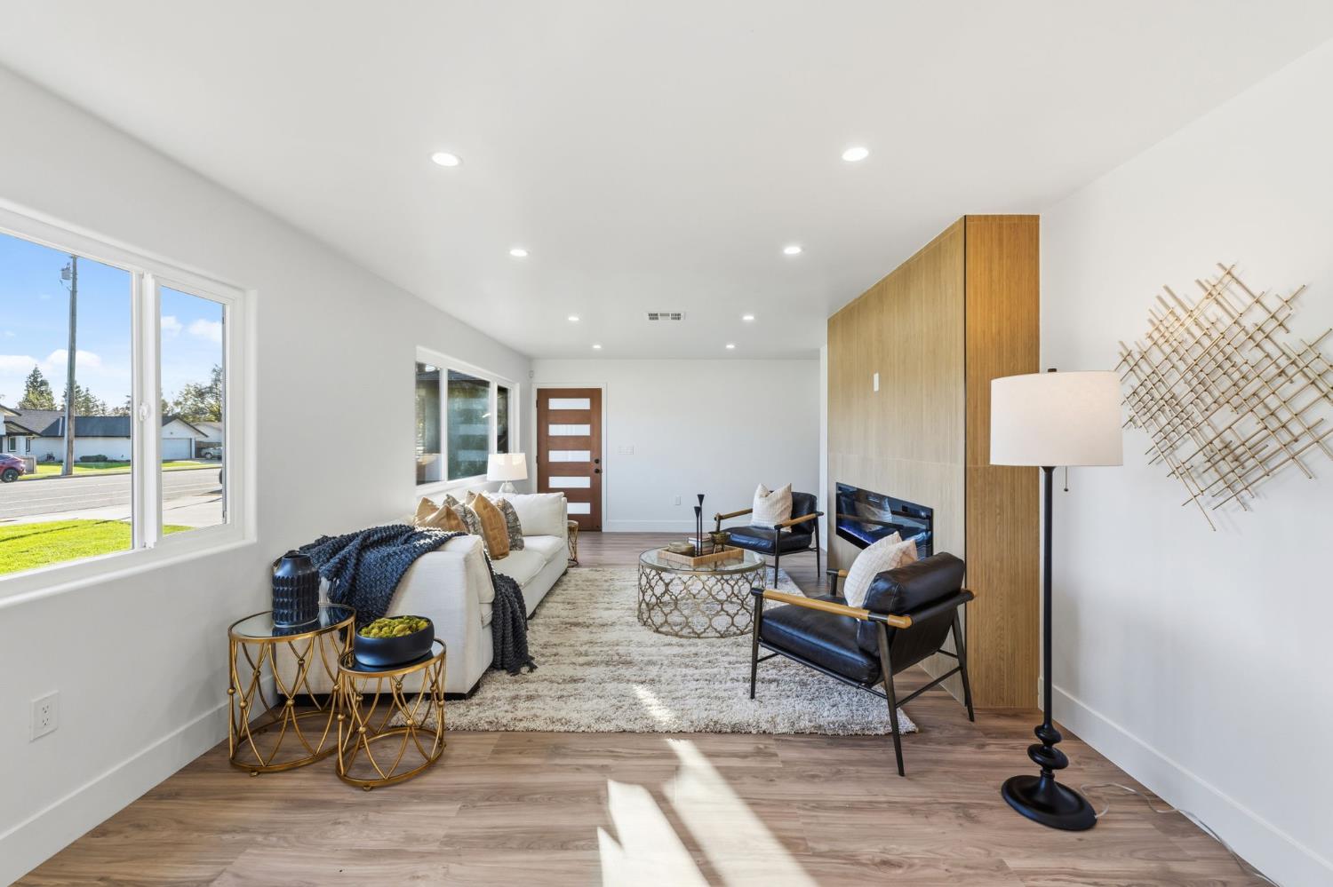 2325 sierra, Clovis, CA 93611