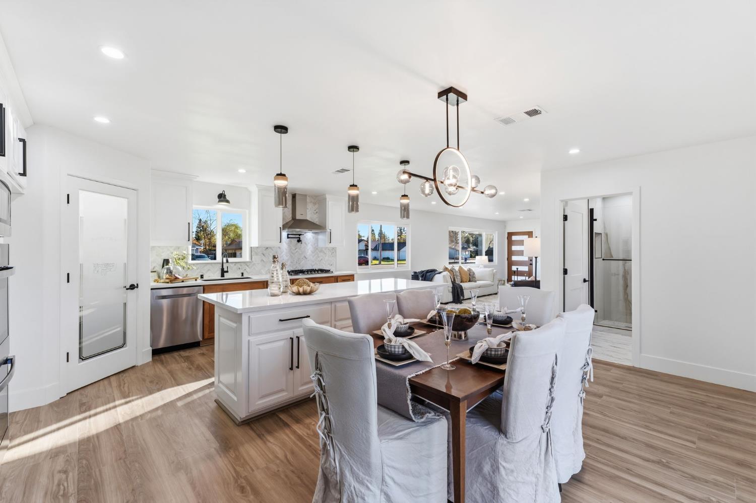 2325 sierra, Clovis, CA 93611