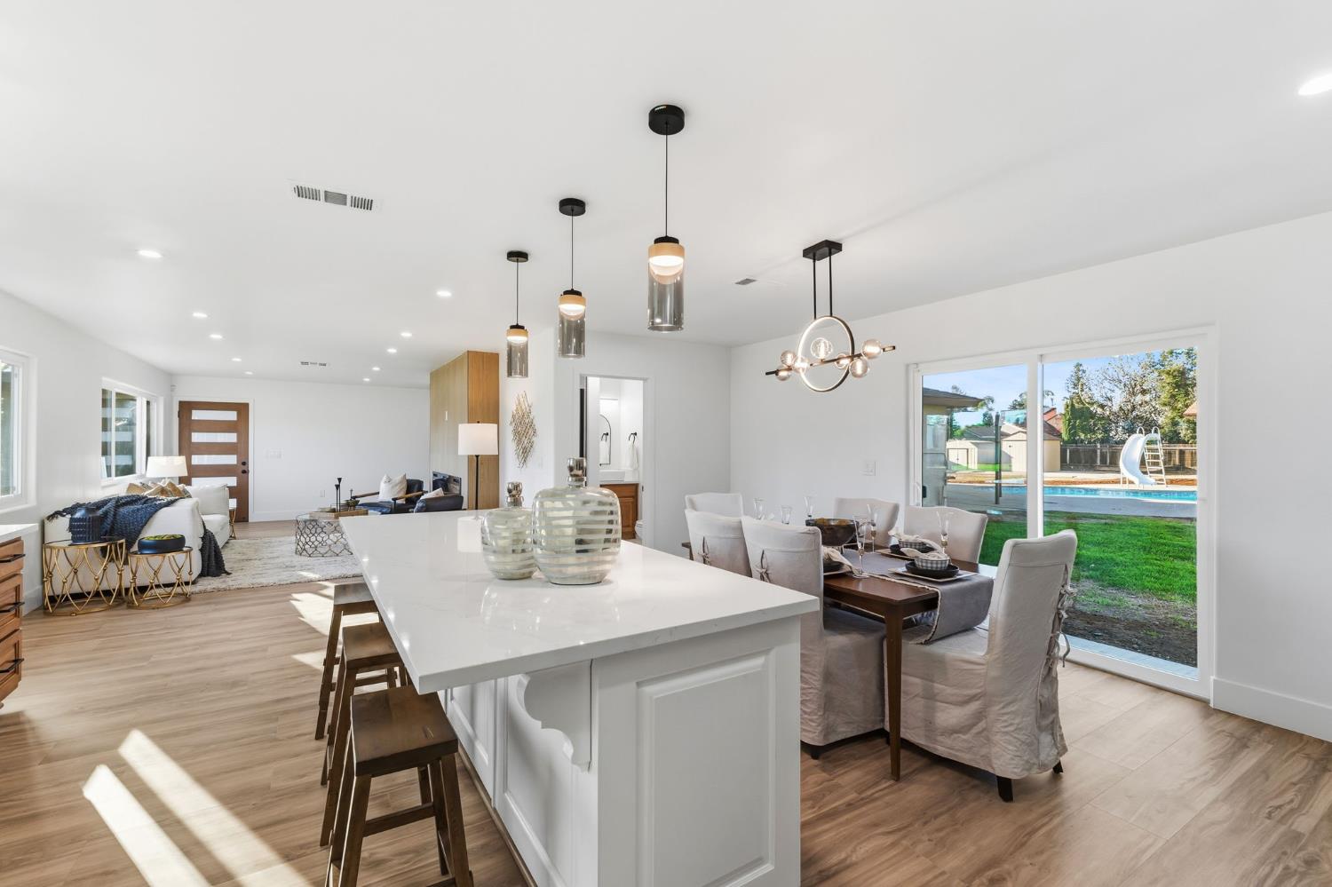 2325 sierra, Clovis, CA 93611