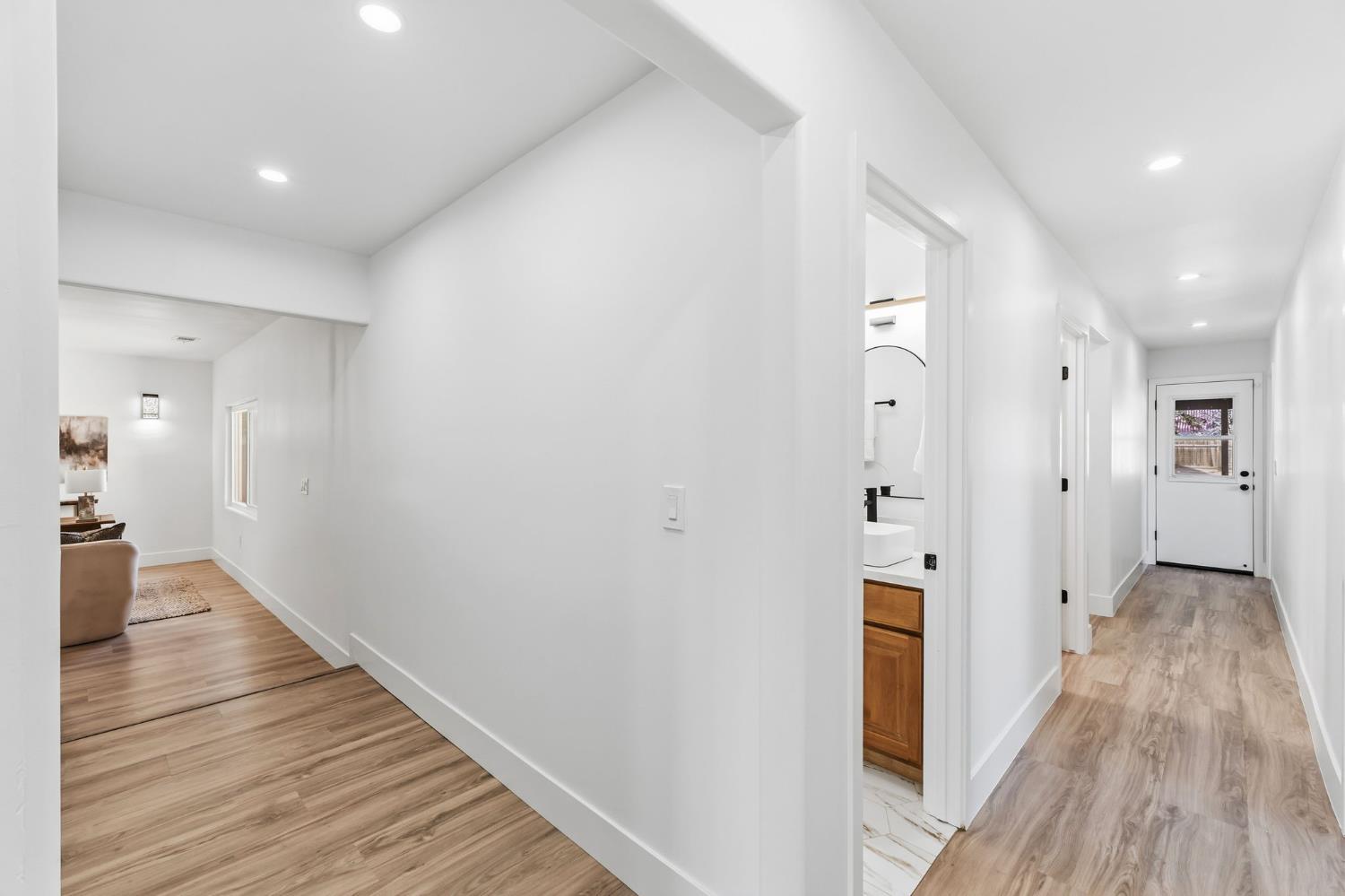 2325 sierra, Clovis, CA 93611