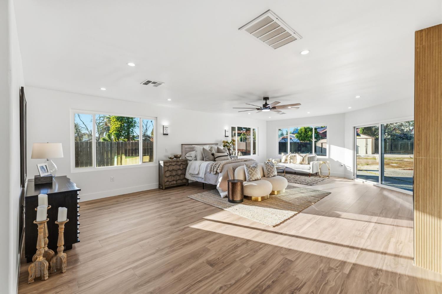 2325 sierra, Clovis, CA 93611