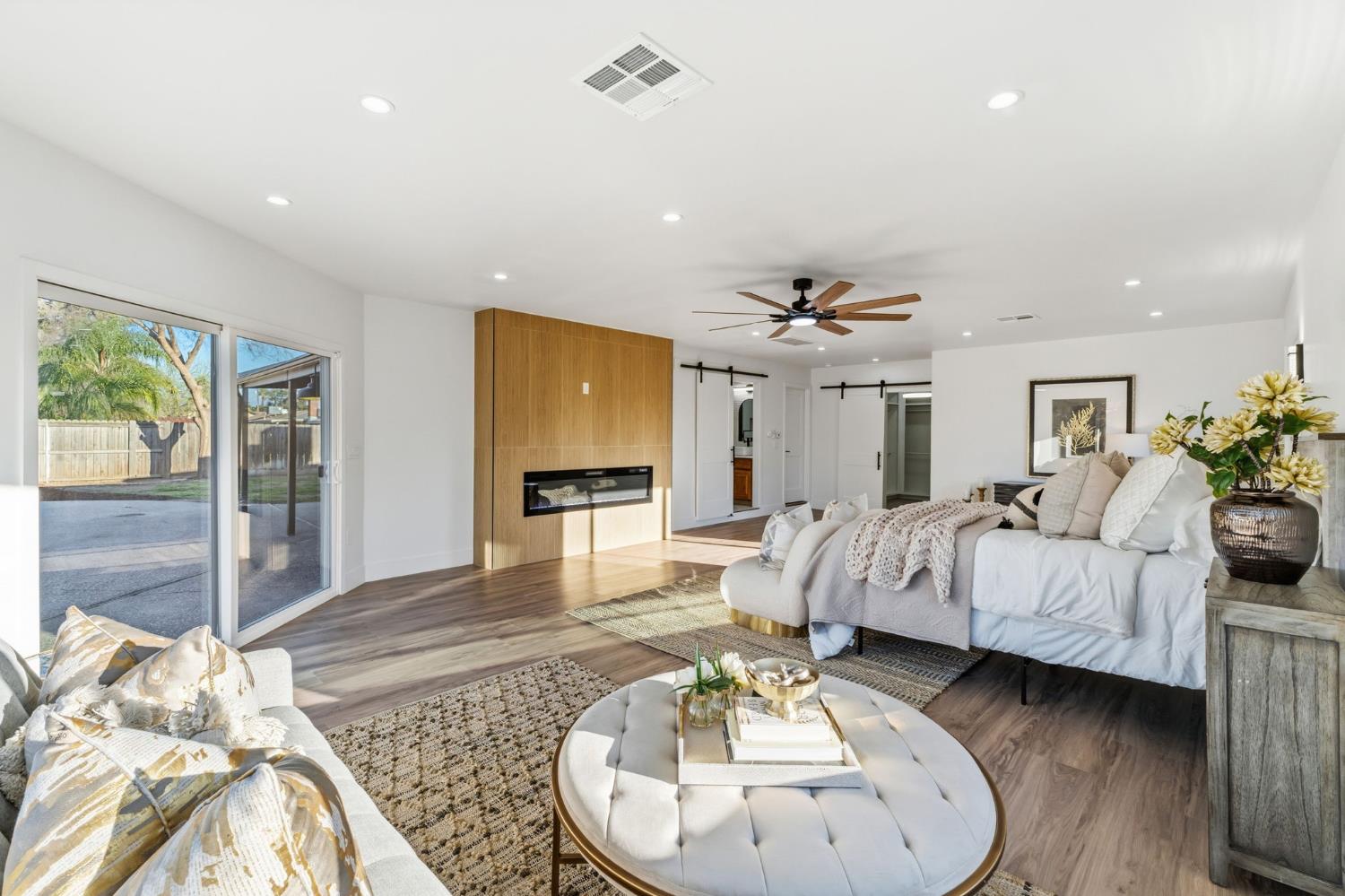 2325 sierra, Clovis, CA 93611