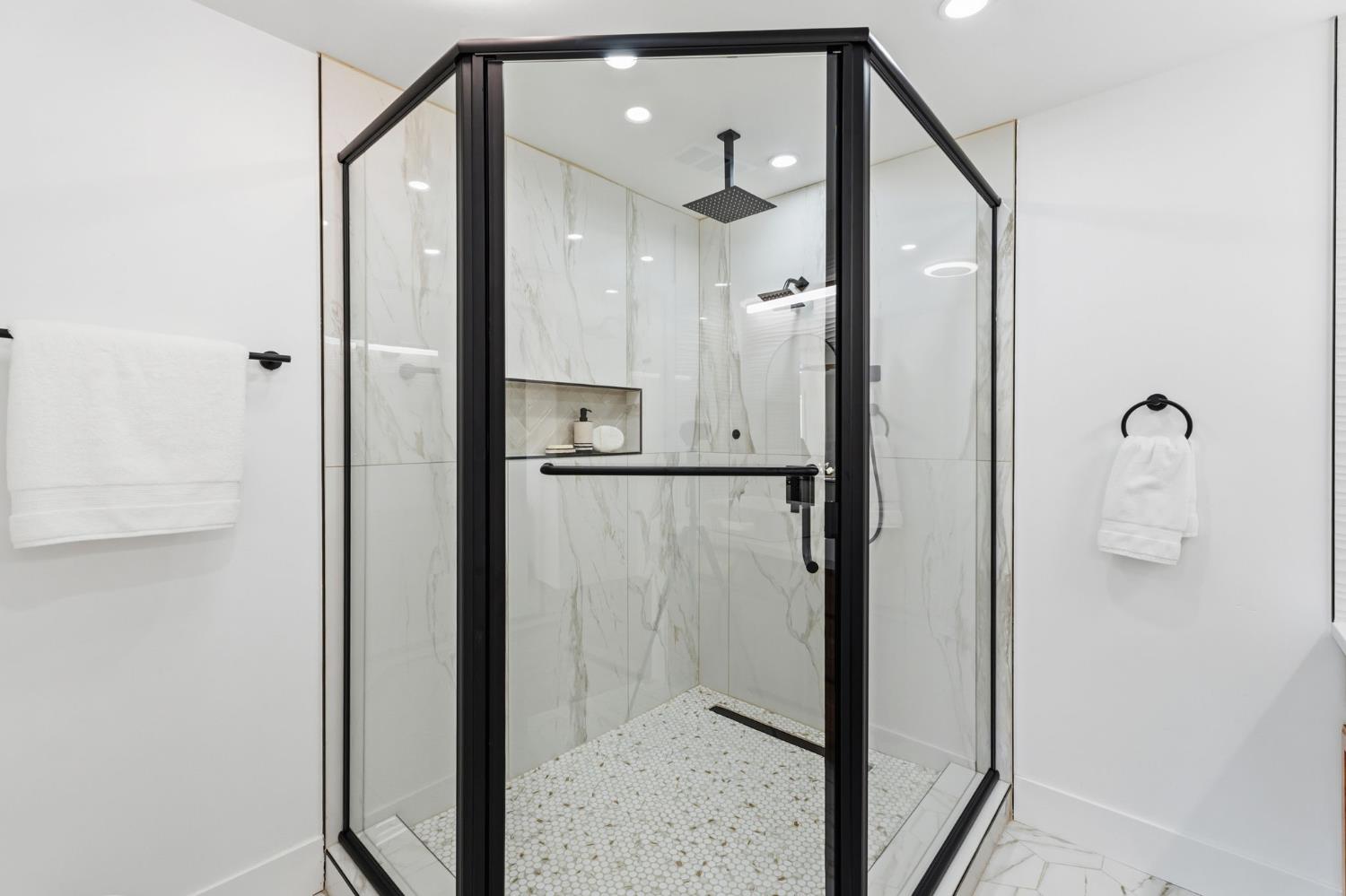 2325 sierra, Clovis, CA 93611