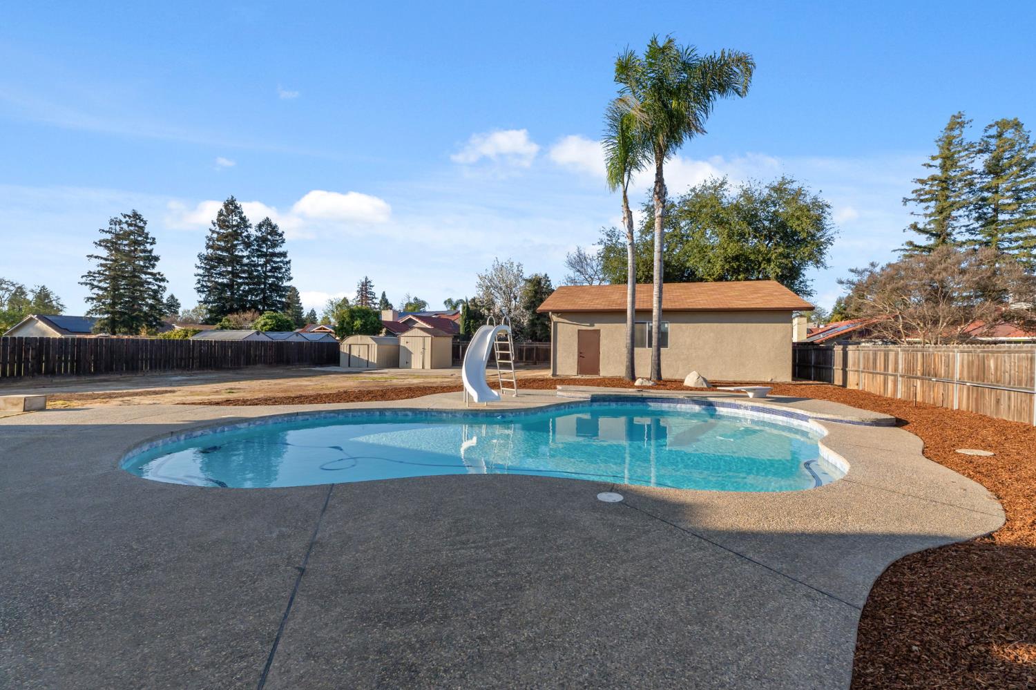 2325 sierra, Clovis, CA 93611