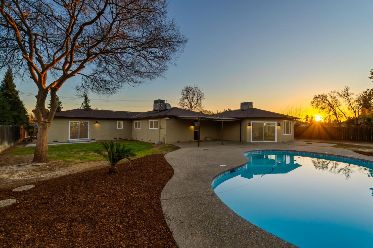 2325 sierra, Clovis, CA 93611