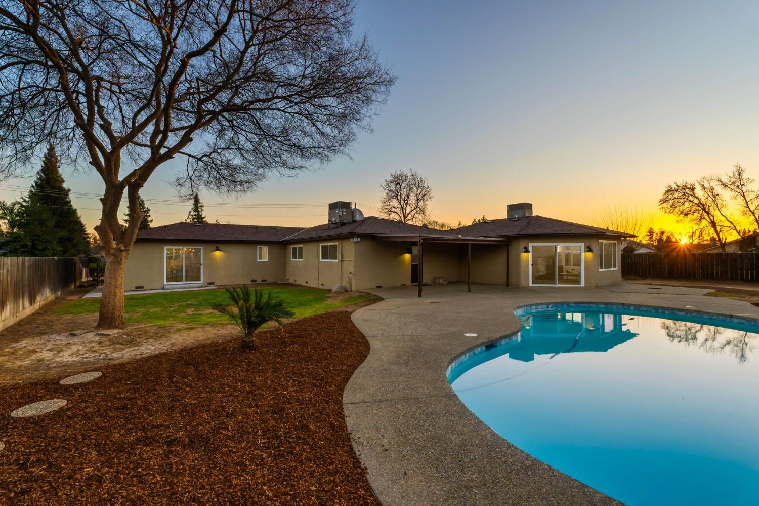 2325 sierra, Clovis, CA 93611