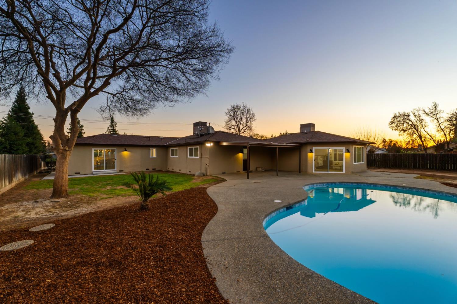 2325 sierra, Clovis, CA 93611