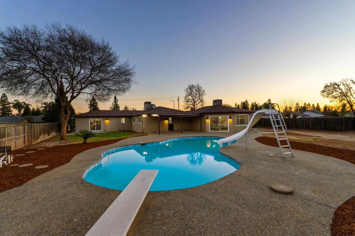 2325 sierra, Clovis, CA 93611