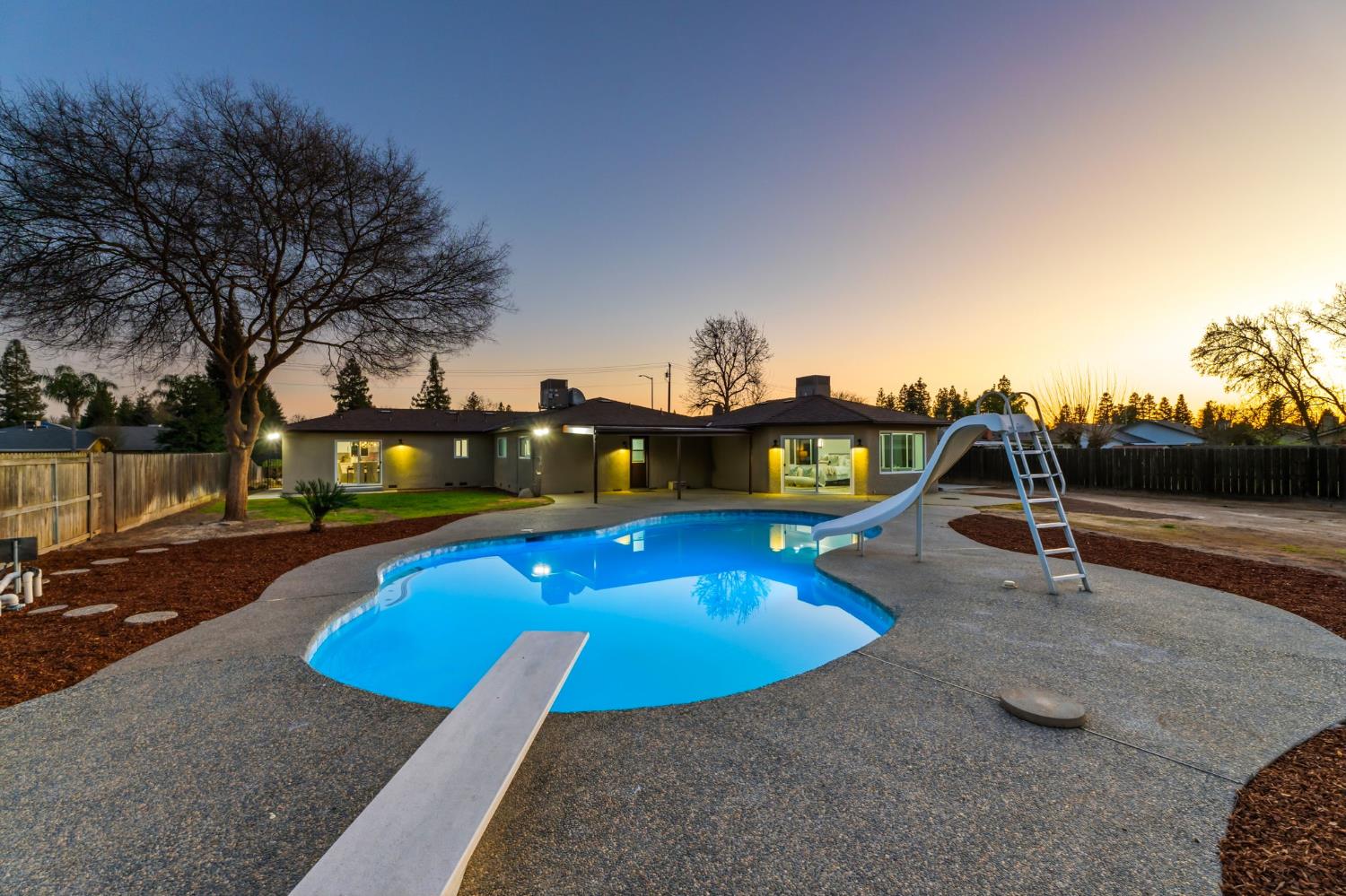 2325 sierra, Clovis, CA 93611