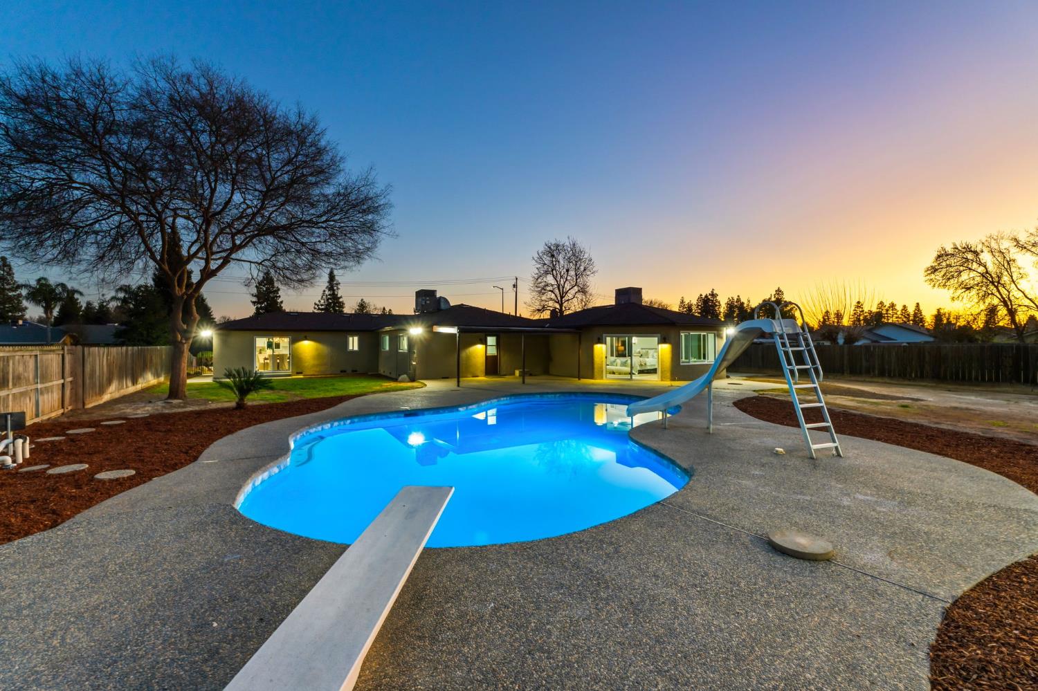 2325 sierra, Clovis, CA 93611