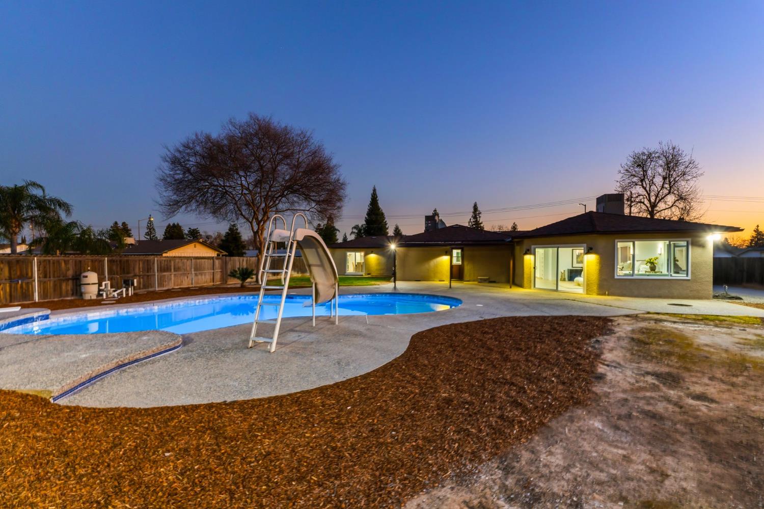 2325 sierra, Clovis, CA 93611