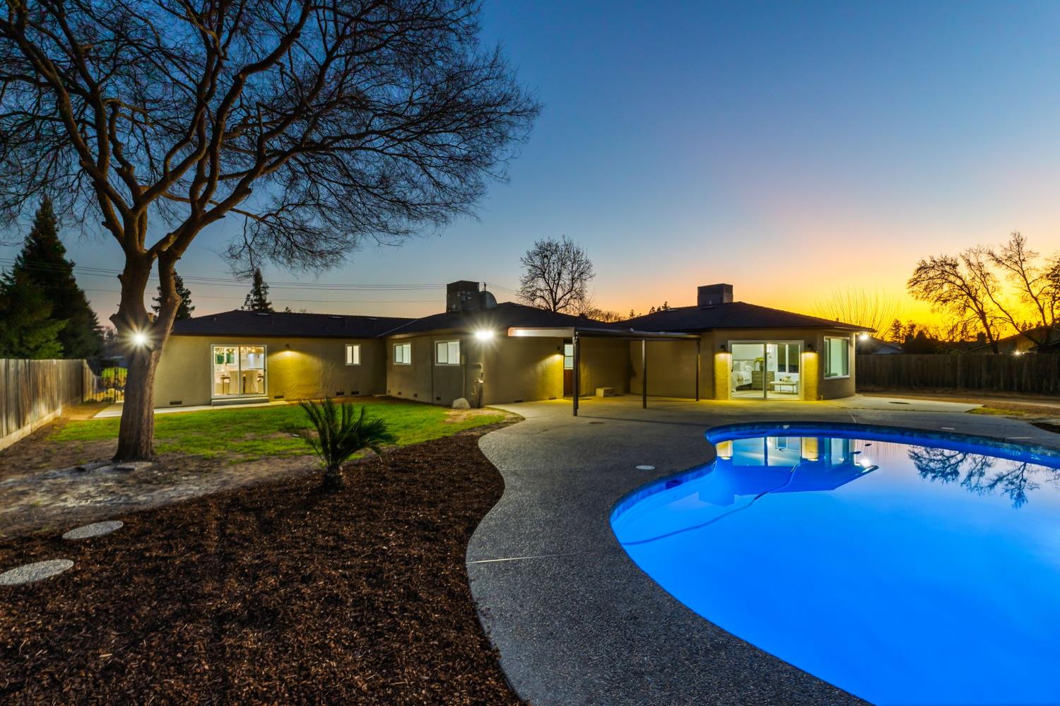 2325 sierra, Clovis, CA 93611