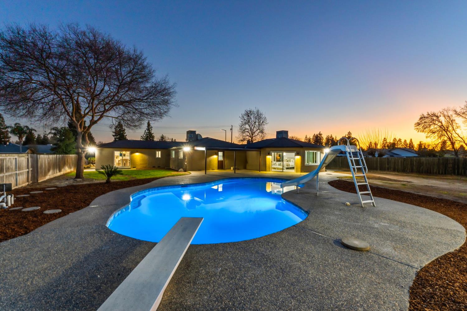 2325 sierra, Clovis, CA 93611